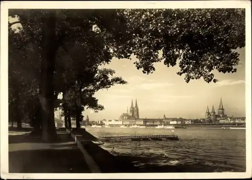 Ak Köln am Rhein, Rheinpartie, Stadtsilhouette