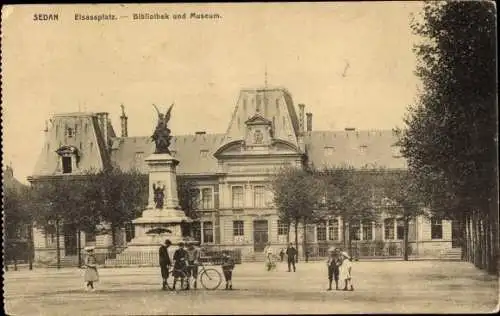 Ak Sedan Ardennes, Elsassplatz, Bibliothek und Museum