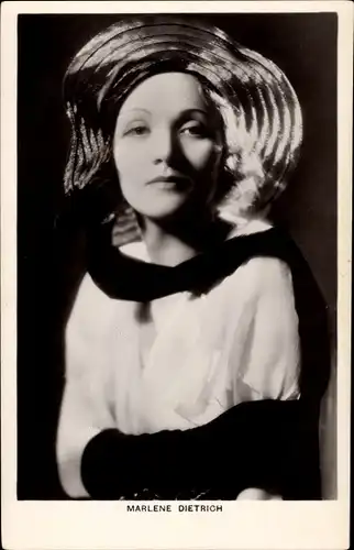 Ak Schauspielerin Marlene Dietrich, Portrait mit Hut