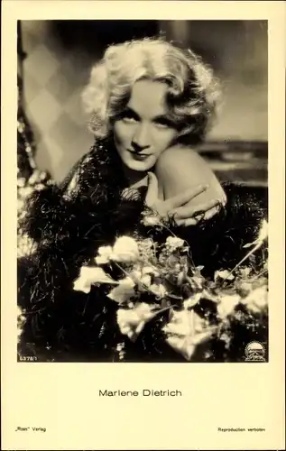 Ak Schauspielerin Marlene Dietrich, Portrait, Blumen, Ross Verlag 6378/3