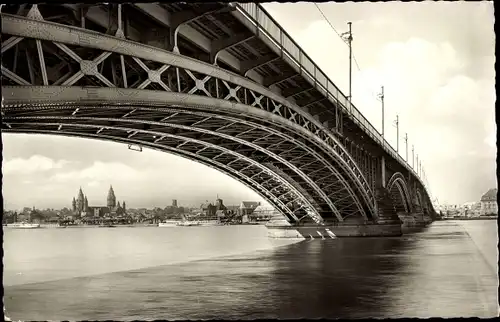 Ak Mainz am Rhein, Straßenbrücke mit Blick auf Dom