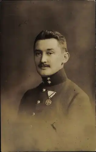 Foto Ak KuK Soldat in Uniform, Orden, Portrait