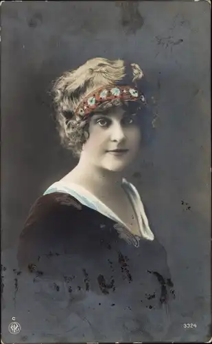 Ak Portrait einer blonden Frau