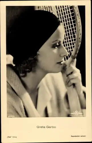 Ak Schauspielerin Greta Garbo, Profilansicht, Tennisschläger
