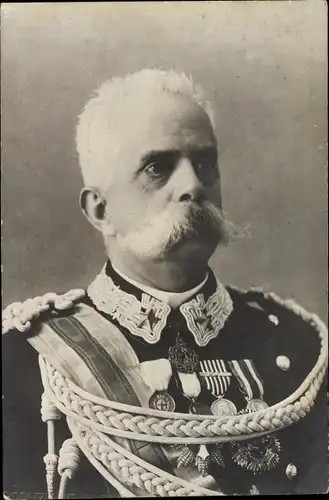 Ak Umberto II, König von Italien, Portrait, Uniform, Orden