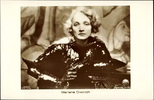 Ak Schauspielerin Marlene Dietrich, Portrait