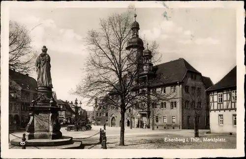 Ak Eisenberg in Thüringen, Marktplatz, Denkmal, Rathaus