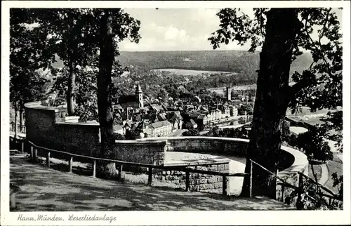 Ak Hann. Münden in Niedersachsen, Weserliedanlage, Blick auf den Ort