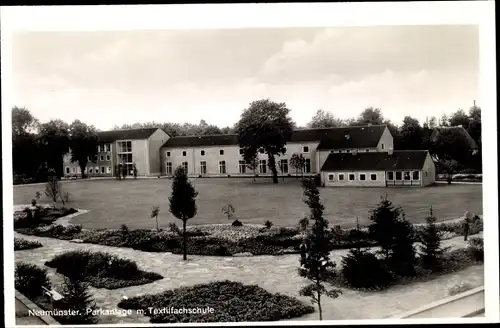 Ak Neumünster in Holstein, Parkanlage, Textilfachschule