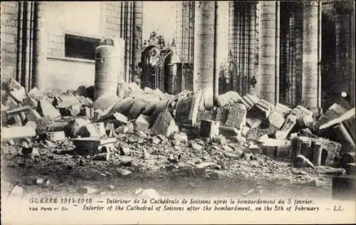 Ak Soissons Aisne, intérieur de la cathedrale après le Bombardement du 5e février, I. WK