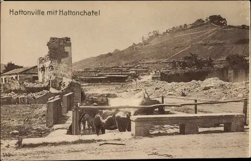 Ak Hattonville Hattonchâtel Lothringen Meuse, Teilansicht, Ruinen, Kriegszerstörungen, Pferde, I. WK