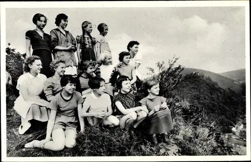 Ak Veldenz an der Mosel, Evangelisches Erholungsheim, Kindergruppe