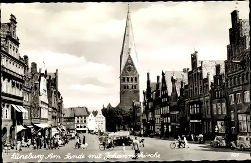 Ak Lüneburg in Niedersachsen, Straßenszene Am Sande mit Johanniskirche