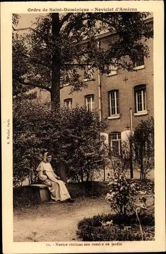 Ak Somme, Ordre de Saint Dominique, Novice recitant son rosaire au jardin