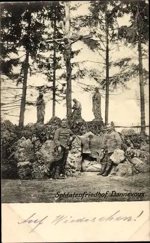 Ak Dannevoux Meuse, Soldatenfriedhof, I. WK, Deutsche Soldaten