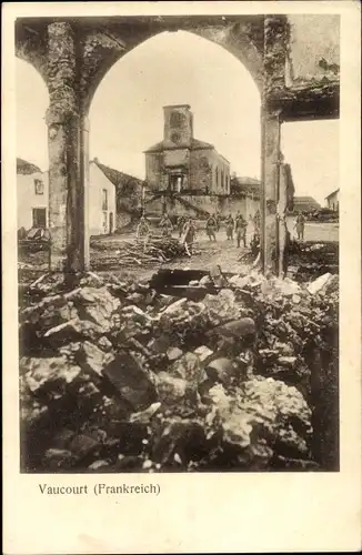 Ak Vaucourt Meurthe et Moselle, Kriegszerstörungen I.WK, Soldaten, Ruine