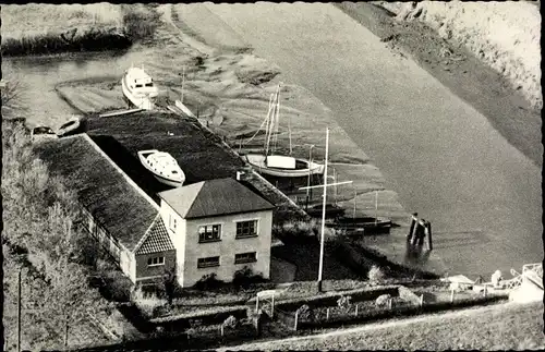 Ak Weener Ostfriesland, Haus aus Vogelschau, Boote