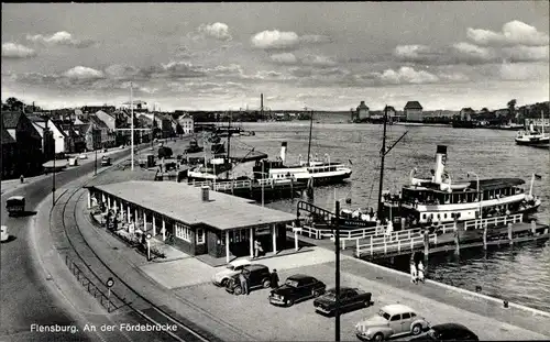 Ak Flensburg in Schleswig Holstein, An der Fördebrücke, Dampfer