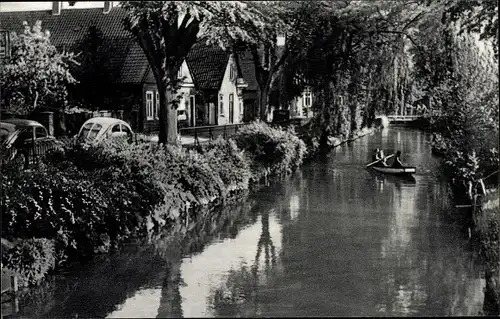 Ak Rotenburg an der Wümme, Am Wasser, Blick auf dem Fluss, Boot, Brezelkäfer