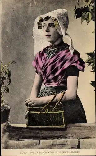 Ak Zuid Beveland Zeeland Niederlande, Frau in niederländischer Tracht, Handtasche