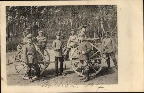 Ak Deutsche Soldaten in Uniformen, Besetztes Maschinengewehr-Fahrzeug, I. WK