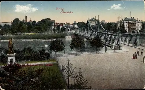 Ak Brzeg Brieg Schlesien, Partie an der Oderbrücke, Denkmal