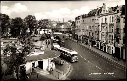 Ak Lüdenscheid im Märkischen Kreis, Partie am Markt, Autobus