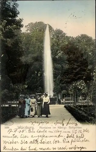 Ak Würzburg am Main Unterfranken, Fontaine im Königl. Hofgarten, Spaziergängerinnen