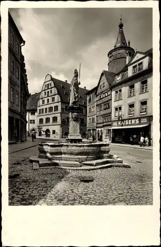 Ak Kitzingen in Mainfranken Bayern, Marktplatz mit Kiliansbrunnen, Kaiser's