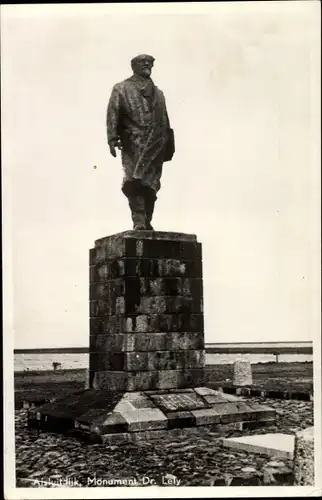 Ak Den Oever Wieringen Nordholland Niederlande, Afsluitdijk, Monument Dr. Lely