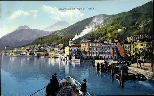 Ak Gargnano Lago di Garda Lombardia, Ortsansicht, Boot, Häuser