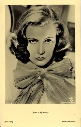 Ak Die Schauspielerin Greta Garbo, Portrait, Schleife