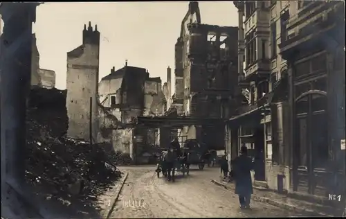 Foto Ak Lille Nord, Straßenpartie, Ruinen, Kriegszerstörung I. WK