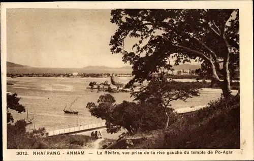 Ak Annam Vietnam, La Riviere, vue prise de la rive gauche du temple de Po Agar