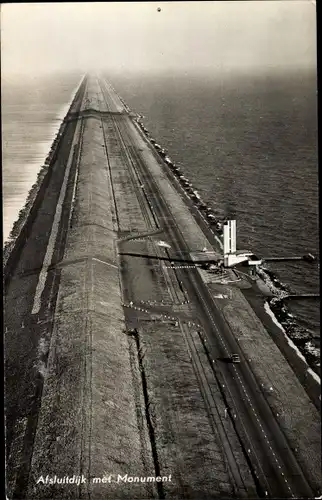 Ak Den Oever Wieringen Nordholland Niederlande, Afsluitdijk met Monument