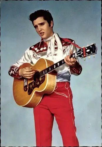 Ak Schauspieler und Sänger Elvis Presley, Portrait mit Gitarre