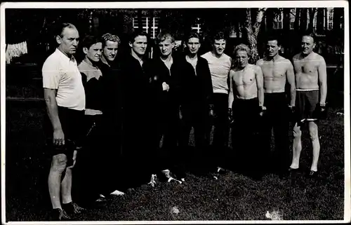 Foto Ak Duisburg im Ruhrgebiet, Boxer, Box Verein, Gruppenaufnahme