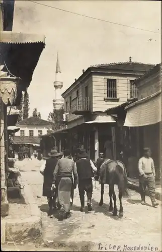 Foto Ak Prilep Mazedonien, Straßenpartie, Passanten, Pferd, Minarett