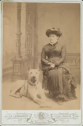 Foto Portrait einer Dame mit Hund