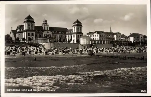 Ak Seebad Binz auf Rügen, Kurhaus, Strandpartie