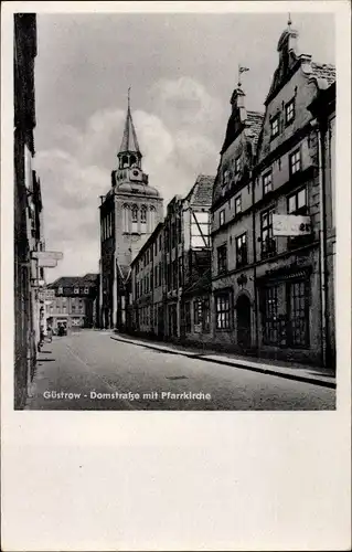 Ak Güstrow in Mecklenburg, Domstraße, Pfarrkirche