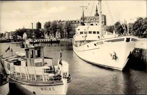 Ak Stralsund in Vorpommern, Im Hafen, Schiff Meteor und Wiking