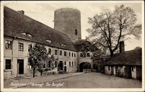 Ak Raben Rabenstein im Fläming, Burg Rabenstein, Burghof, Tor, Turm, Eingang