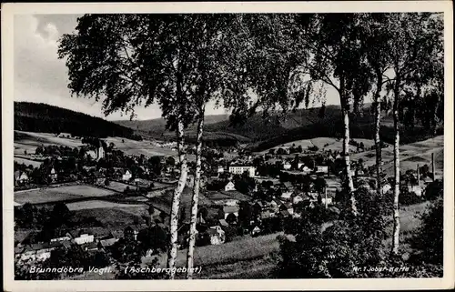 Ak Brunndöbra Klingenthal im Vogtland, Blick auf Ort mit Aschberg