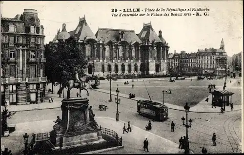 Ak Lille Nord, Place de la Republique et Faidherbe, Palais des Beaux Arts, Monument, tramway