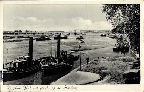 Ak Zutphen Gelderland, Ysel met gezicht op de Spoorbrug