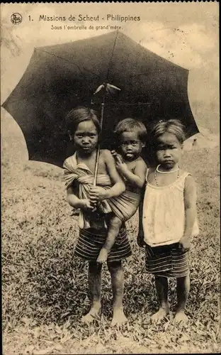Ak Missions de Scheut, Philippines, Sous l'ombrelle de grande mere