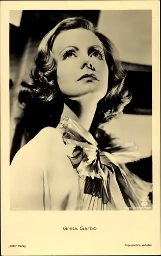 Ak Schauspielerin Greta Garbo, Portrait, Schleife