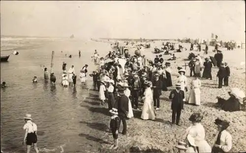 Foto Ak Riva Bella Calvados, Strandpartie, Strandleben