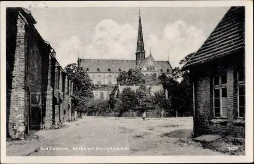 Ak Bad Doberan in Mecklenburg, Münster, Kirche mit Klosterbrauerei